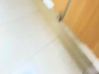 [厕所偷拍]写字楼里美女上厕所偷拍
