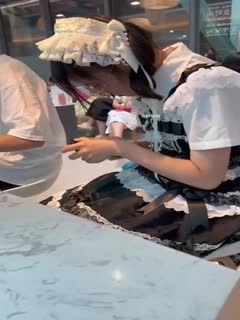 【高清街拍】LO娘学妹透明骚内，露出蝴蝶B，还流爱液！