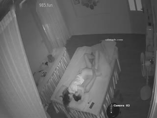 【偷情纪实）美容院老板娘勾引客户男友在后屋偷情!被操到一瘸一拐扶墙走路!小伙细心搀扶
